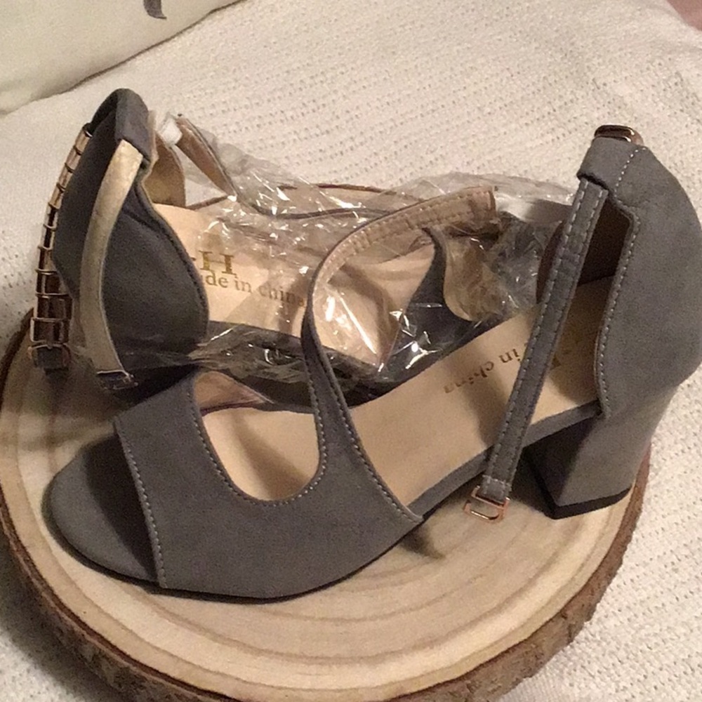 New with tags ZNH gray block heels